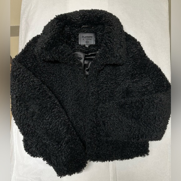 ⚫️Blank Nyc Faux Fur Black Jacket ⚫️ - Picture 2 of 8